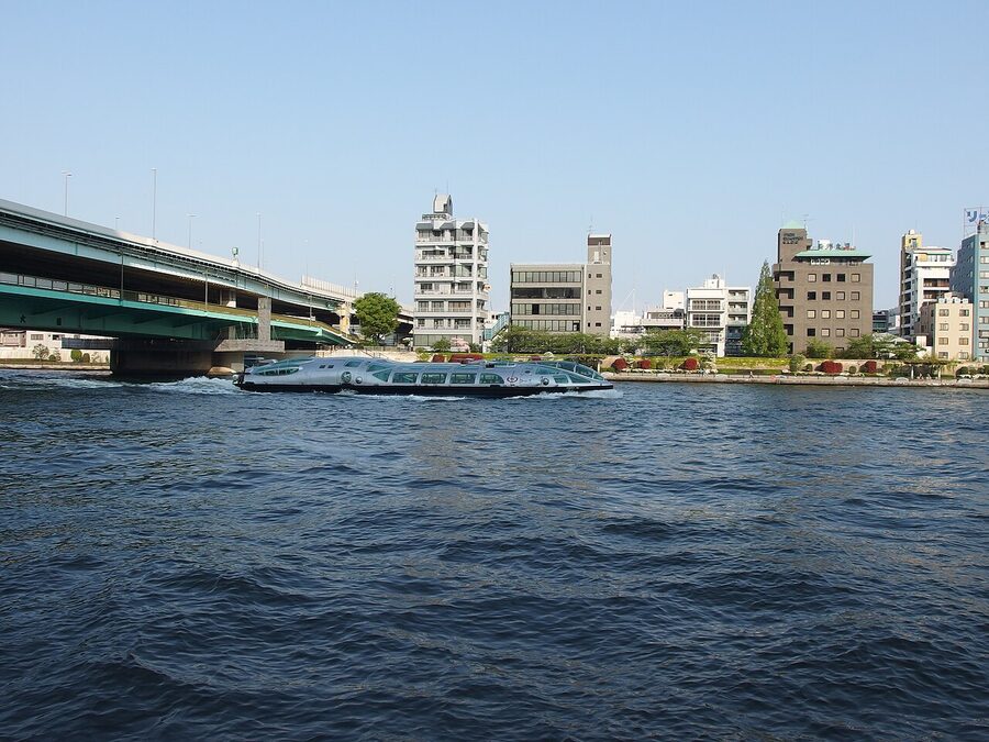 Sumida River with traditional Japanese houseboats and Tokyo Skytree, Tokyo
