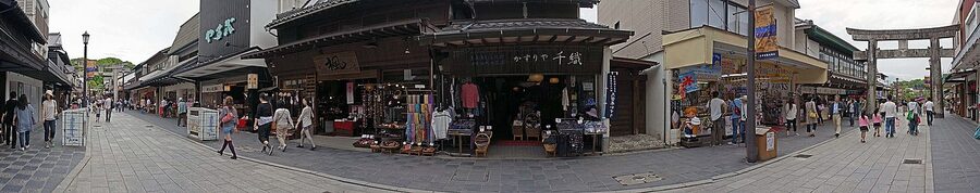 Dazaifu Tenmangu shrine main approach