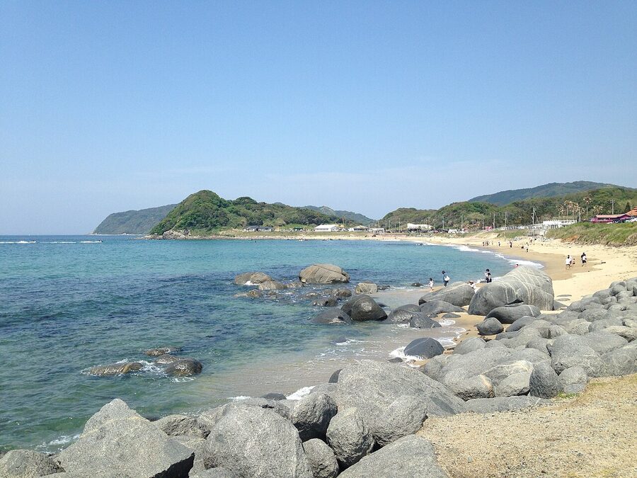 Sakurai Futamigaura beach with white torii gate