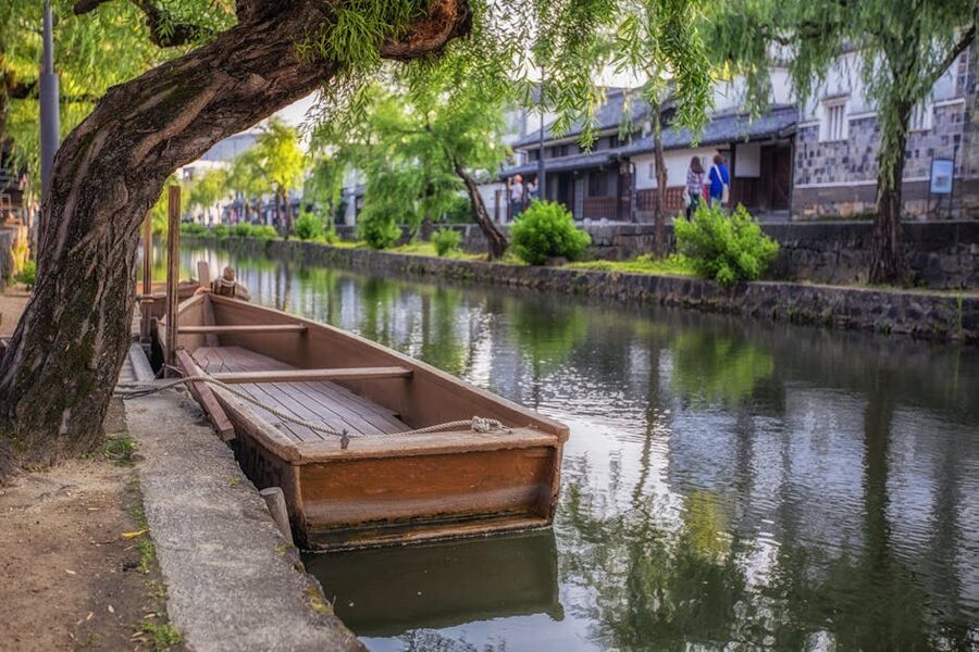 Yanagawa boat with passengers