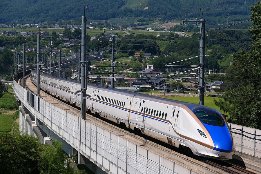 E7 series Hokuriku Shinkansen
