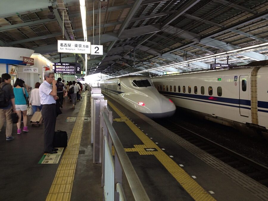 Sanyo Shinkansen leaving Shin-Kobe Station on JR West territory