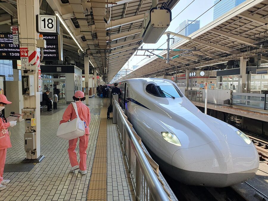Shinkansen platform at Tokyo Station with N700 trains
