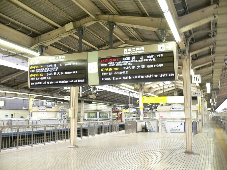 Shinkansen platforms at Tokyo Station