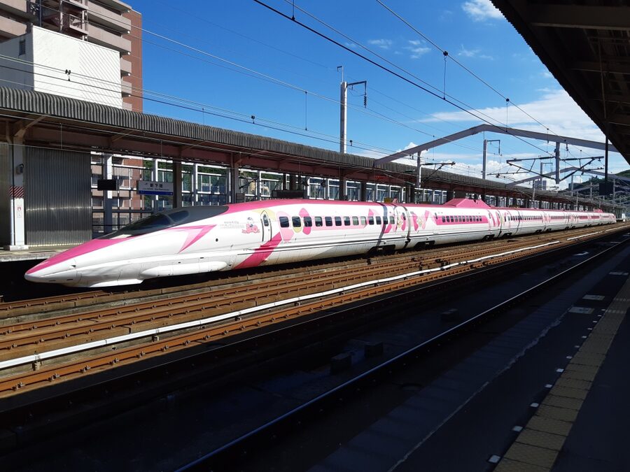 Hello Kitty Shinkansen at Shin-Shimonoseki Station