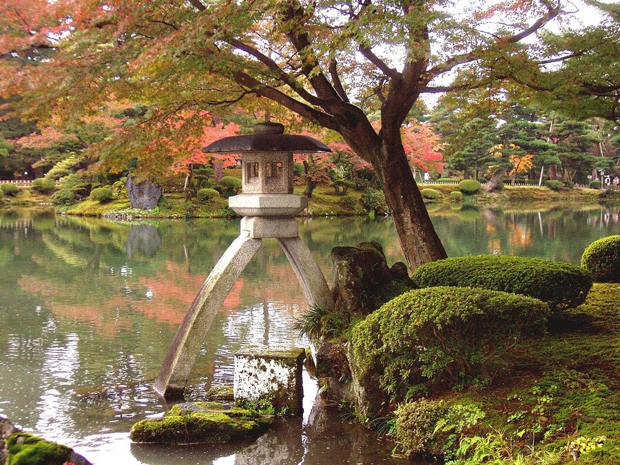 Kotoji-toro lantern at Kenrokuen Garden