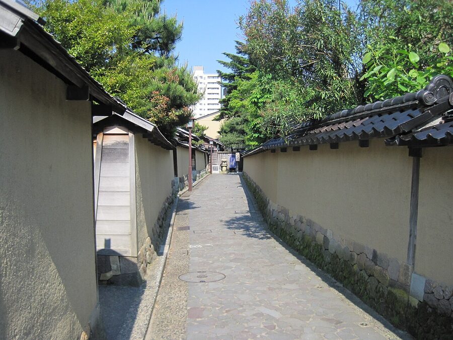 Naga-machi samurai district plaster walls