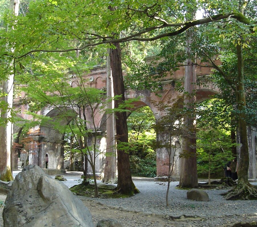 The red-brick Meiji-era aqueduct arches at Nanzen-ji, built in 1890 and still carrying water from Lake Biwa