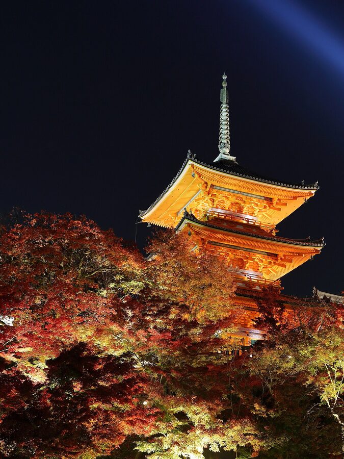 Kiyomizu-dera autumn maples