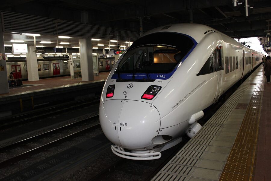 JR Kyushu 885-series Sonic limited express train, the workhorse of the eastern route