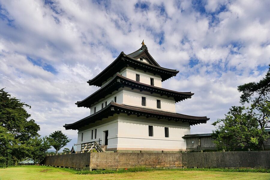 Matsumae Castle keep with cherry blossom in the foreground
