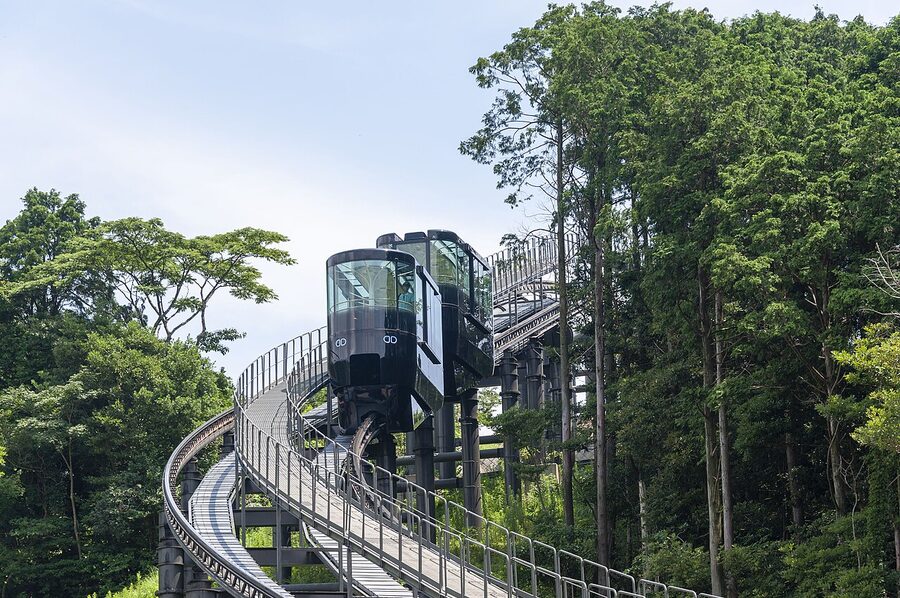 Slope car running up Mt Inasa
