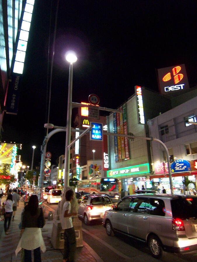 Kokusai-dori street view with shops