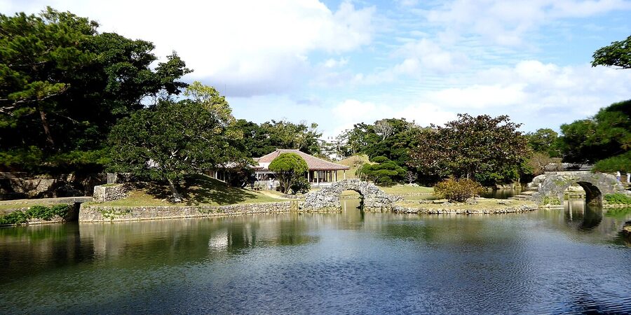 Rokkakudo and stone arched bridge at Shikinaen