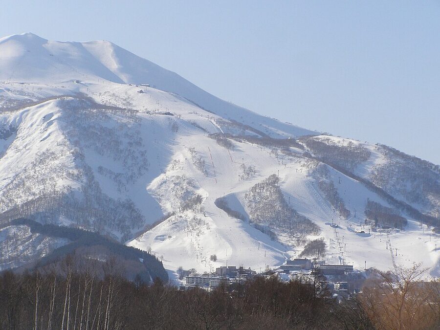 Grand Hirafu ski resort with pisted runs and lifts