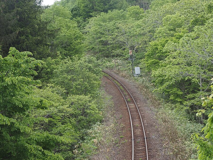 Hakodate Main Line train near Shioya Station