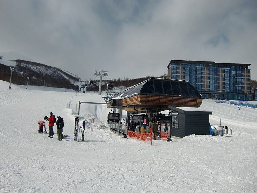 HANAZONO Symphony Gondola valley station