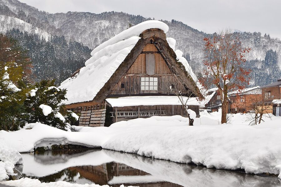 Snow-covered Ogimachi village in Shirakawa-go on a clear winter day