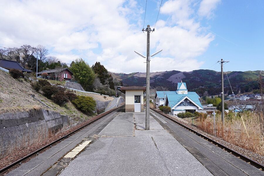 Sanriku Railway station platform in Ofunato, Iwate