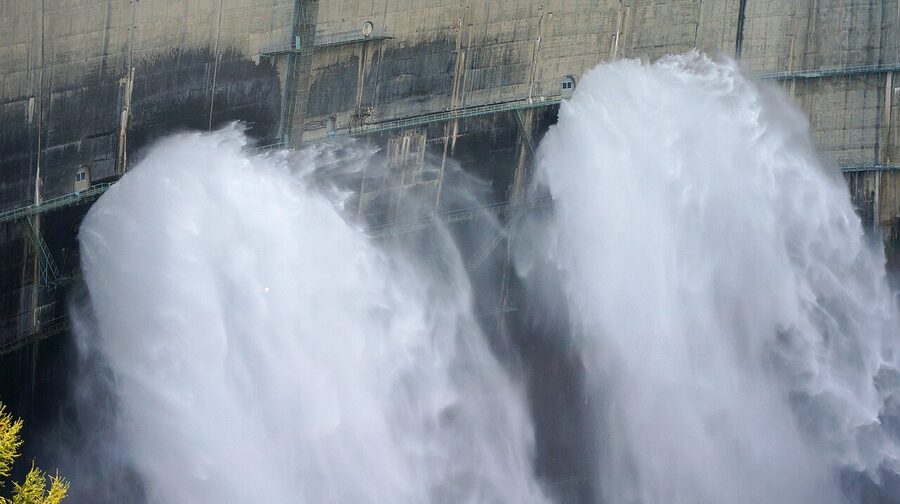 Kurobe Dam crest walk with reservoir on one side and Kurobe River gorge on the other