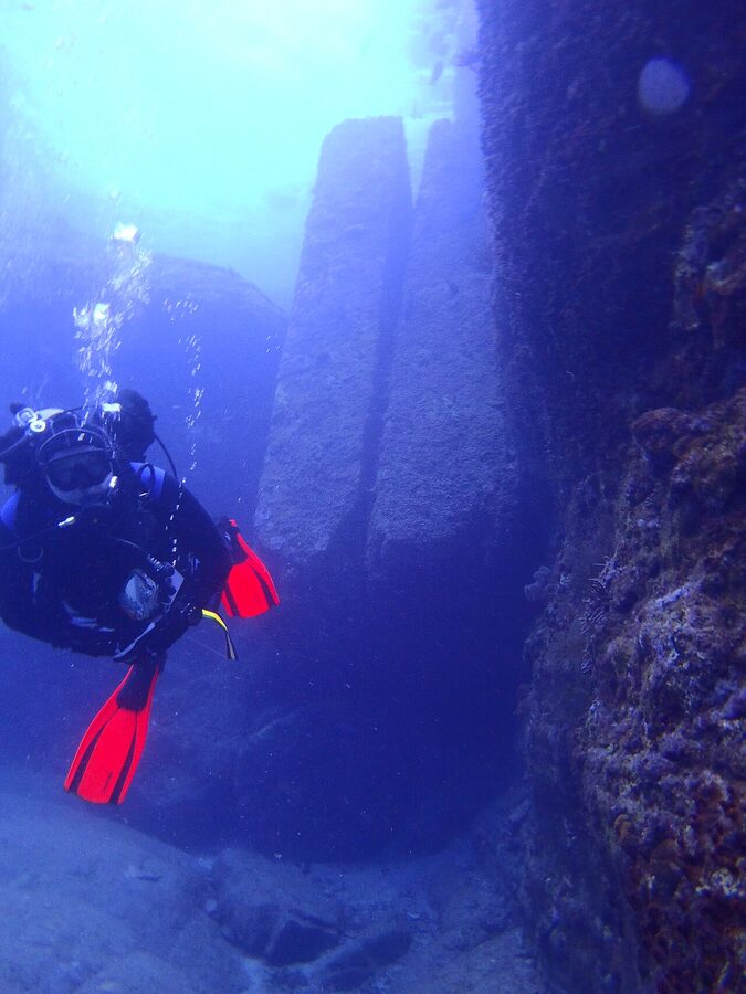 Yonaguni Monument twin megaliths