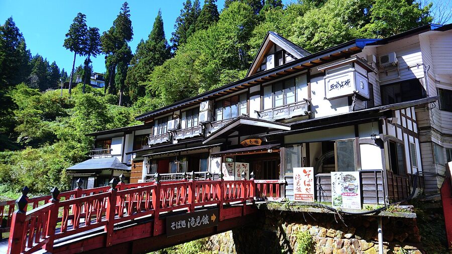 Takimi-tei ryokan with white plaster walls and timber framing